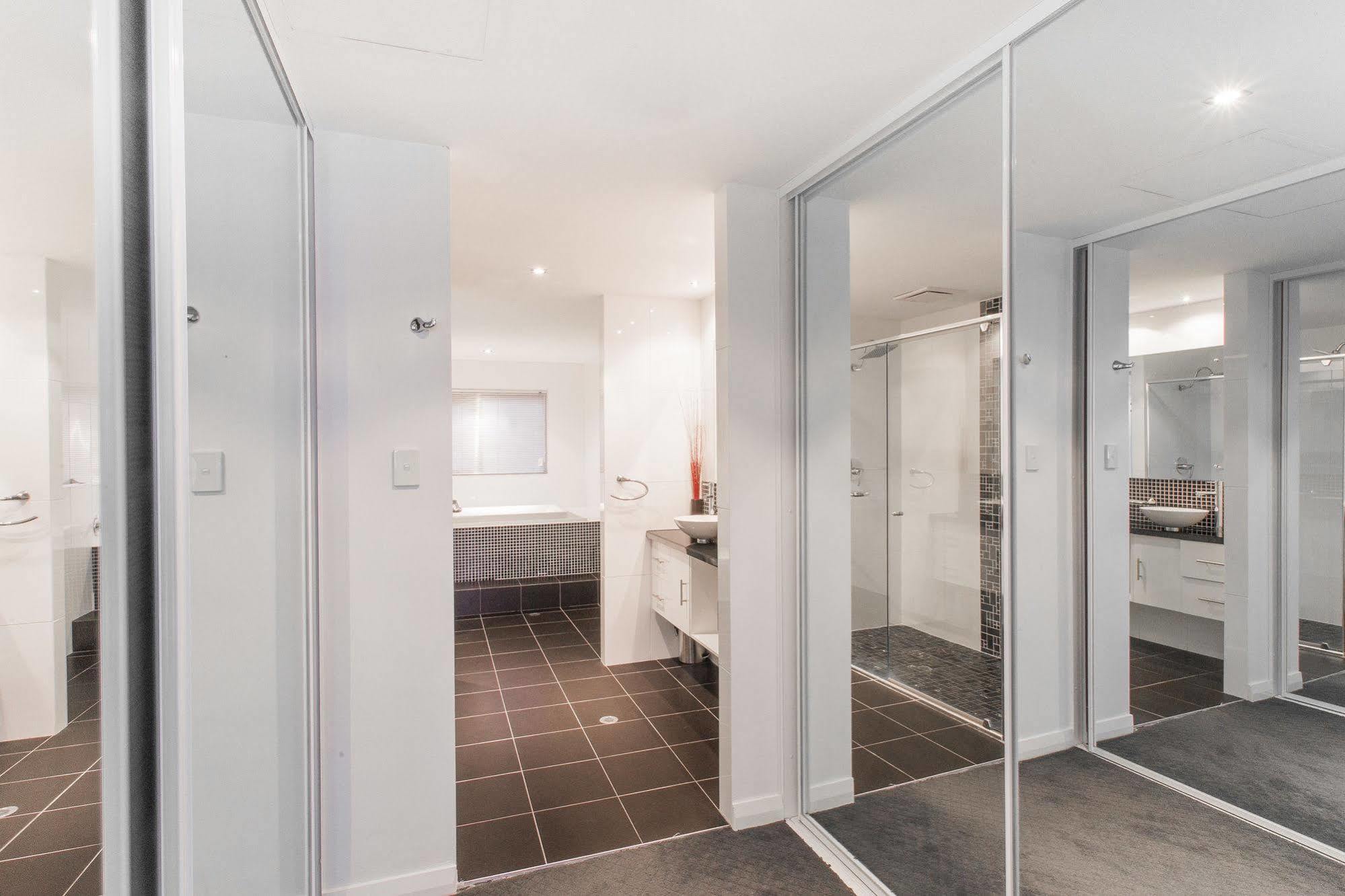 Spinnakers By Rockingham Apartments Εξωτερικό φωτογραφία